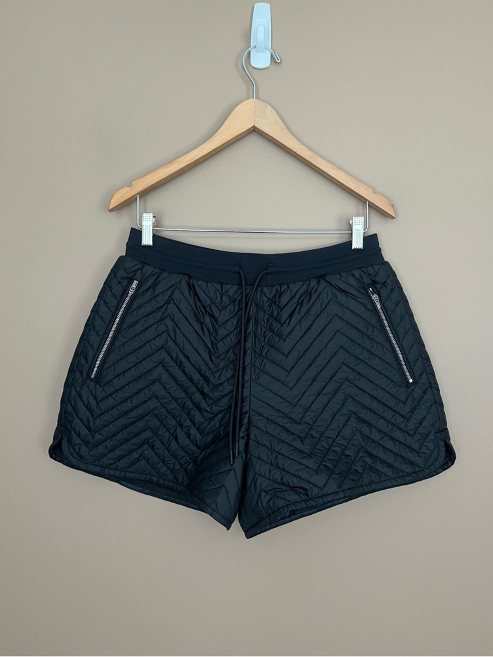 {Athleta} Apres Ski Short in Black - Womens 6